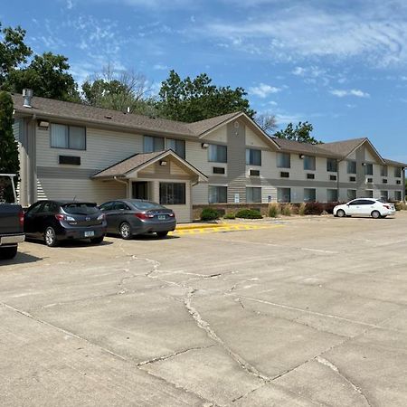 Super 8 By Wyndham Independence Ia Hotel Exterior foto