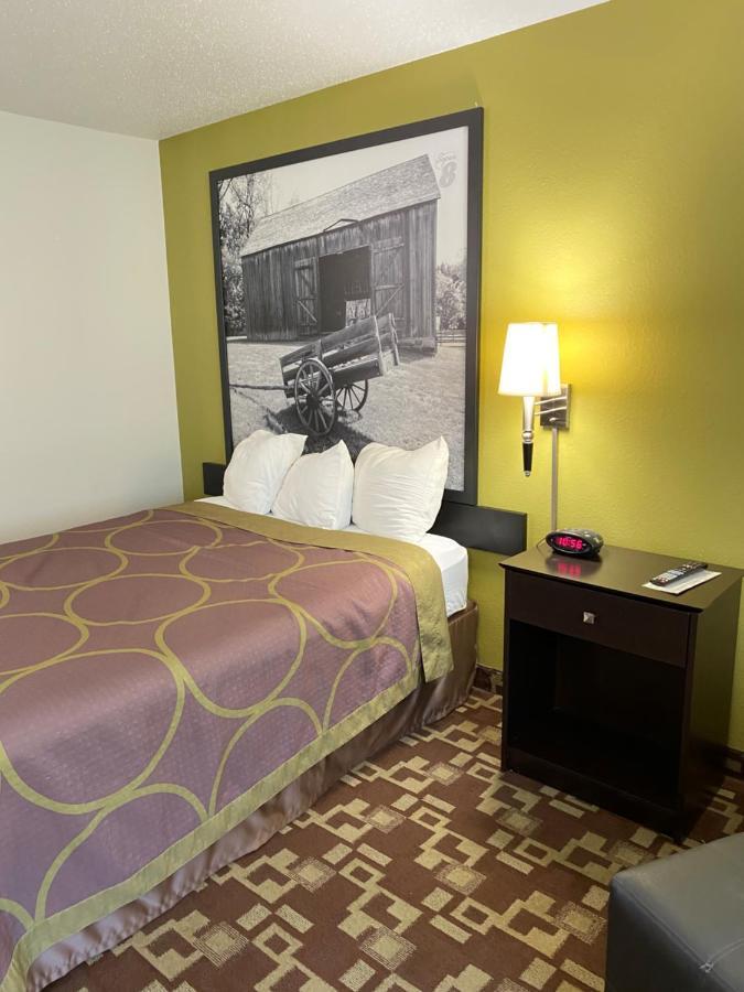 Super 8 By Wyndham Independence Ia Hotel Exterior foto