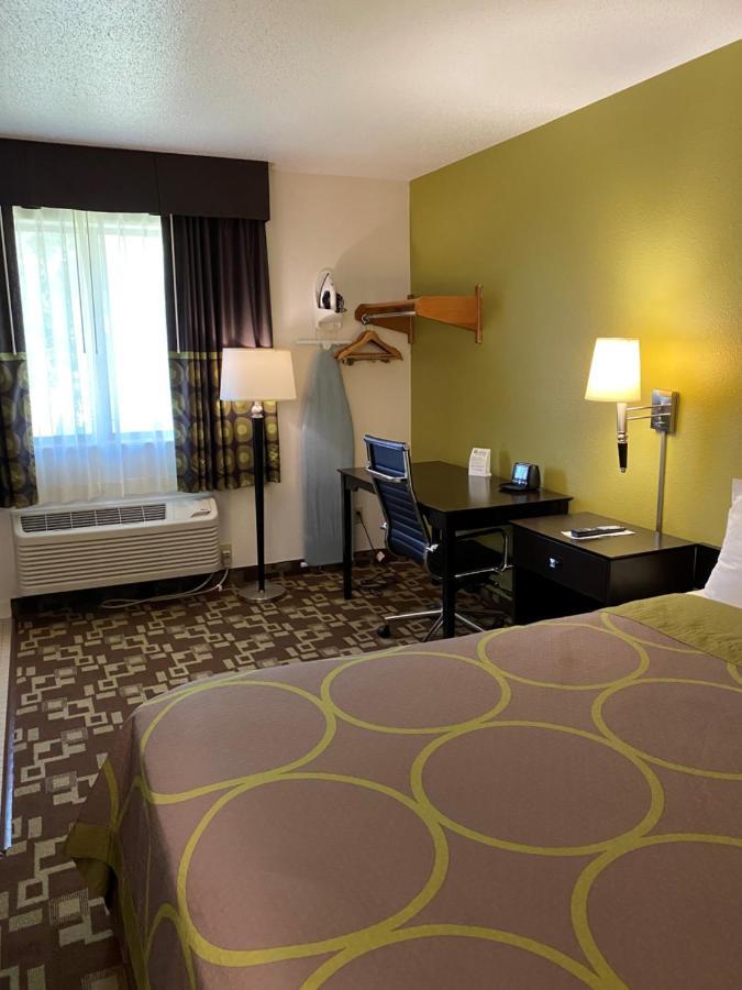 Super 8 By Wyndham Independence Ia Hotel Exterior foto