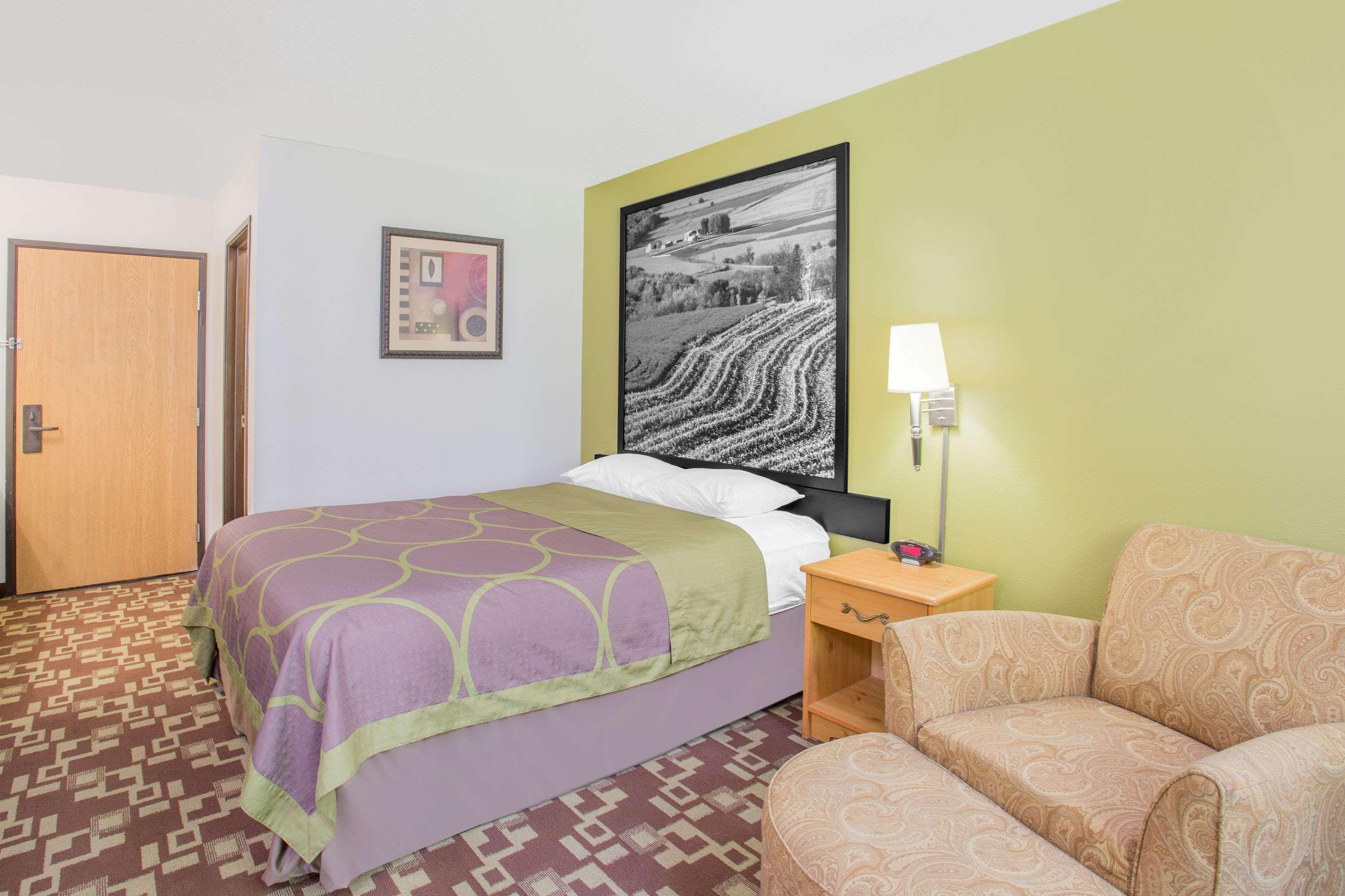 Super 8 By Wyndham Independence Ia Hotel Exterior foto