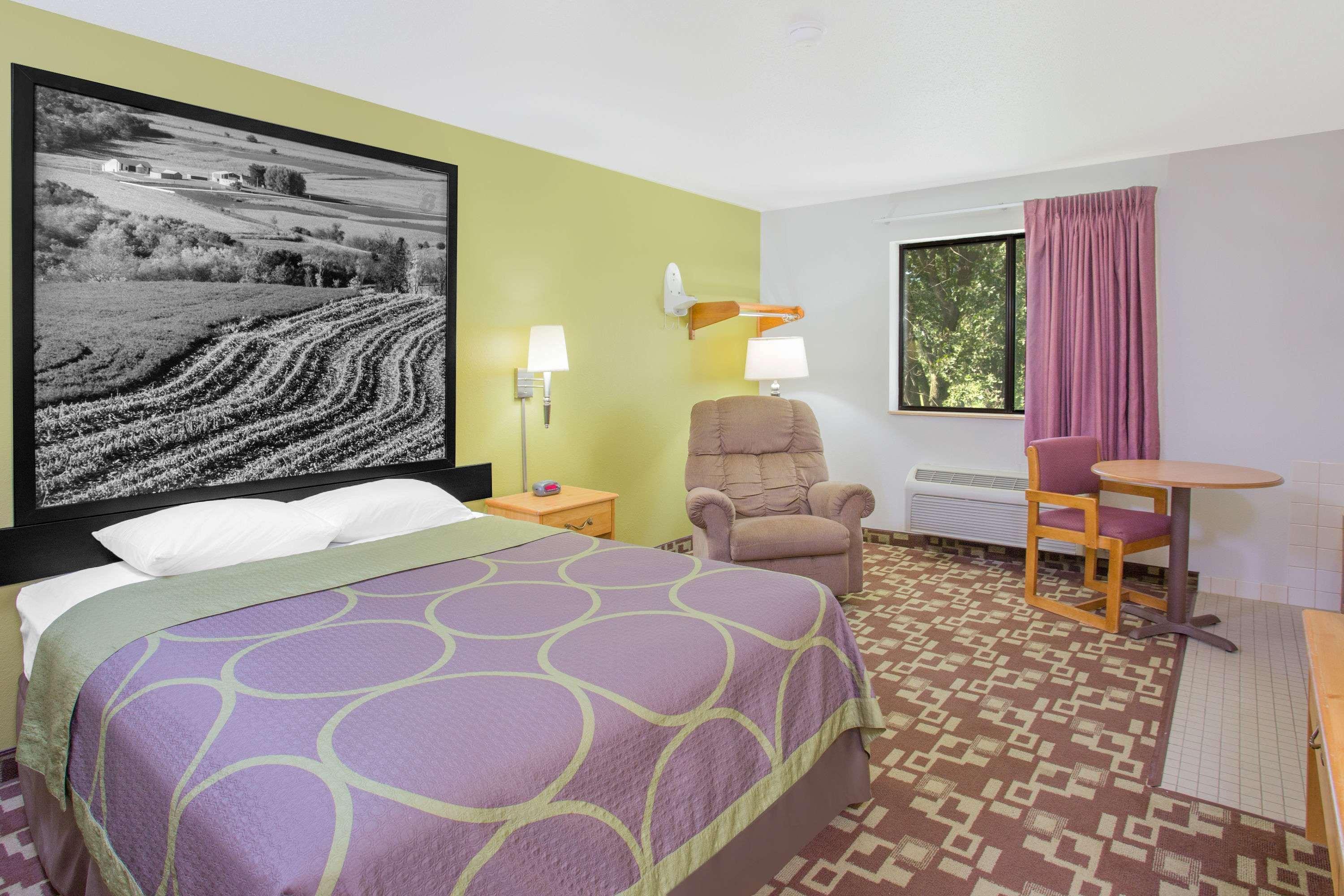 Super 8 By Wyndham Independence Ia Hotel Exterior foto