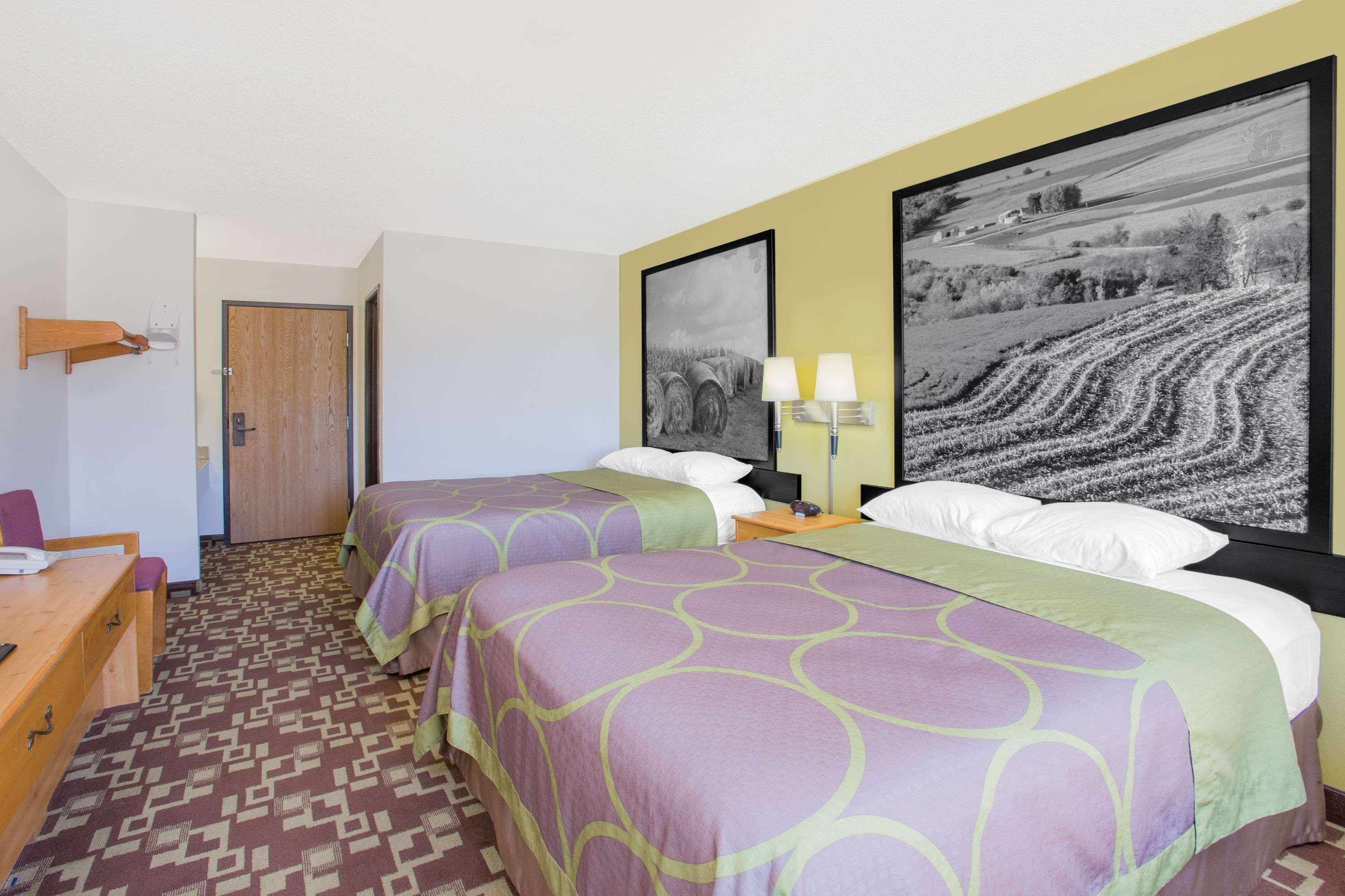 Super 8 By Wyndham Independence Ia Hotel Exterior foto